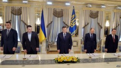  The 'peace deal' that never was: Yanukovych, 'Yatz' Tyahnybok, Klitschko etc. looking none too happy